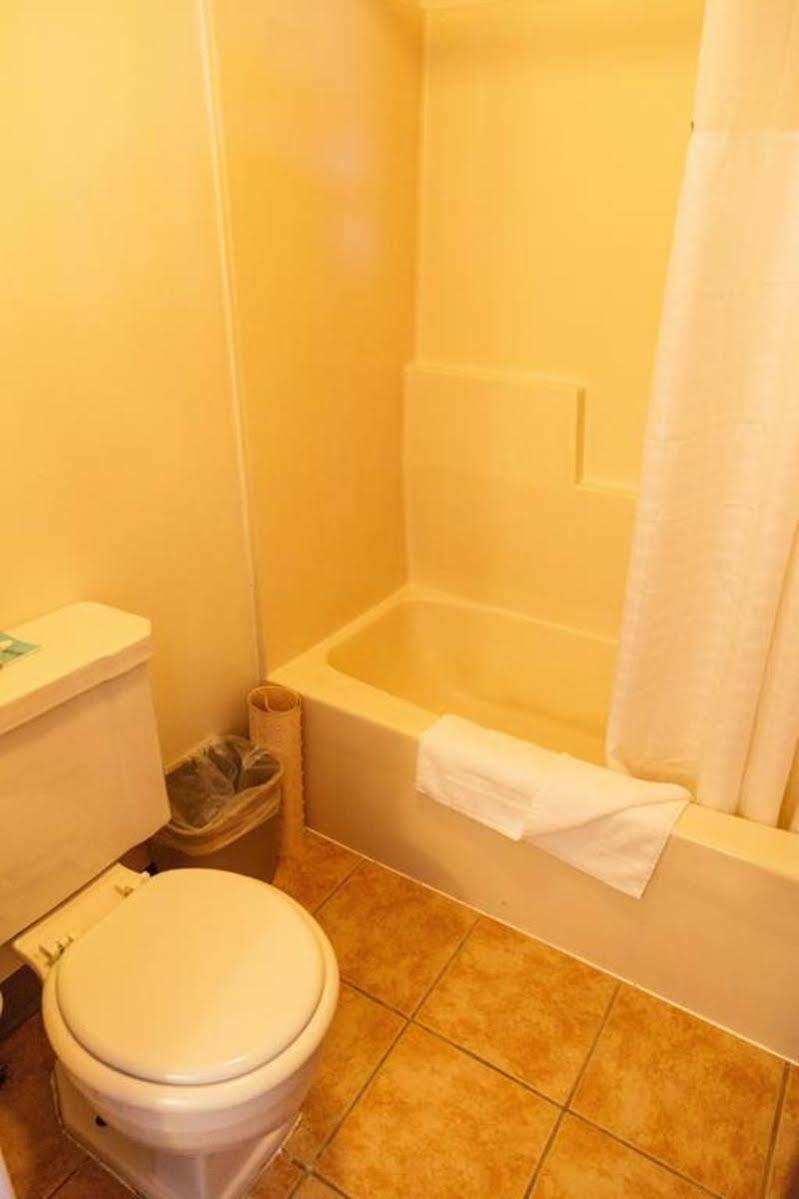 Red Carpet Inn Pulaski Экстерьер фото