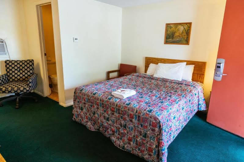 Red Carpet Inn Pulaski Экстерьер фото